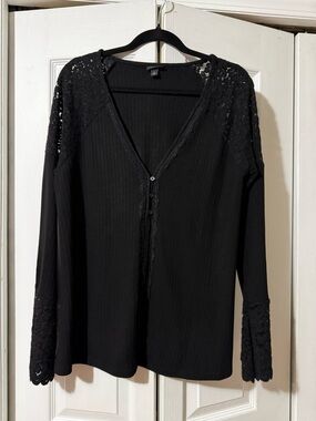 Torrid Black Lace Accent V-Neck Long Sleeve Top -1X Torrid Size 1